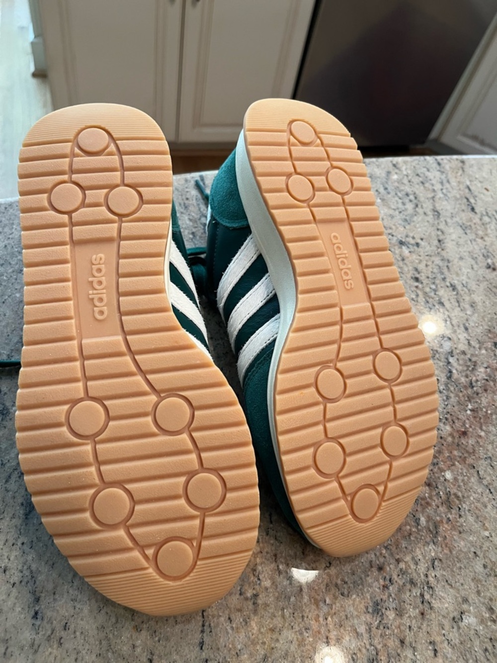 adidas Women’s Run 70s 2.0 Green Suede NWOT - Picture 4 of 5